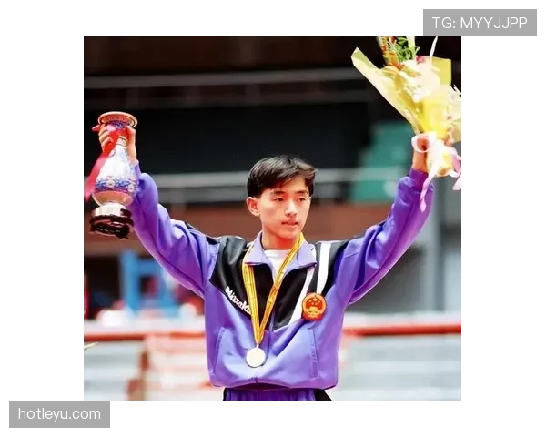 孔令辉当年赢球后那副懒得理人的冷脸，谁还记得他私下其实超爱逛奢侈品店？