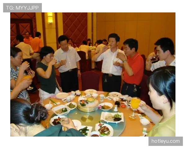 李月汝冰箱里居然藏着明星饭局的酒，平时都憋着不喝？