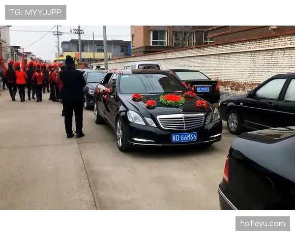 杨千霖家里到底藏了多少豪车？看他开门那一刻我惊呆了！